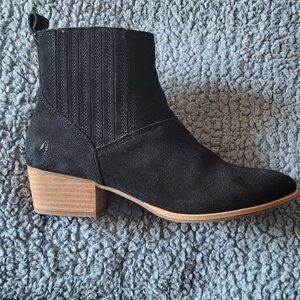 Hush Puppies Sierra Ankle Bootie
